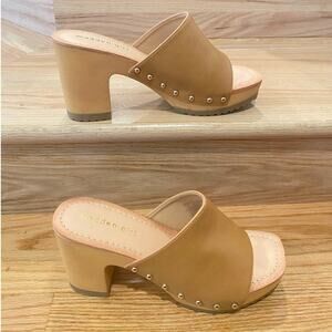 NWOT/B Madden Girl Tan Camerron Platforms Clogs Open Toes Sandal heels 7.5us